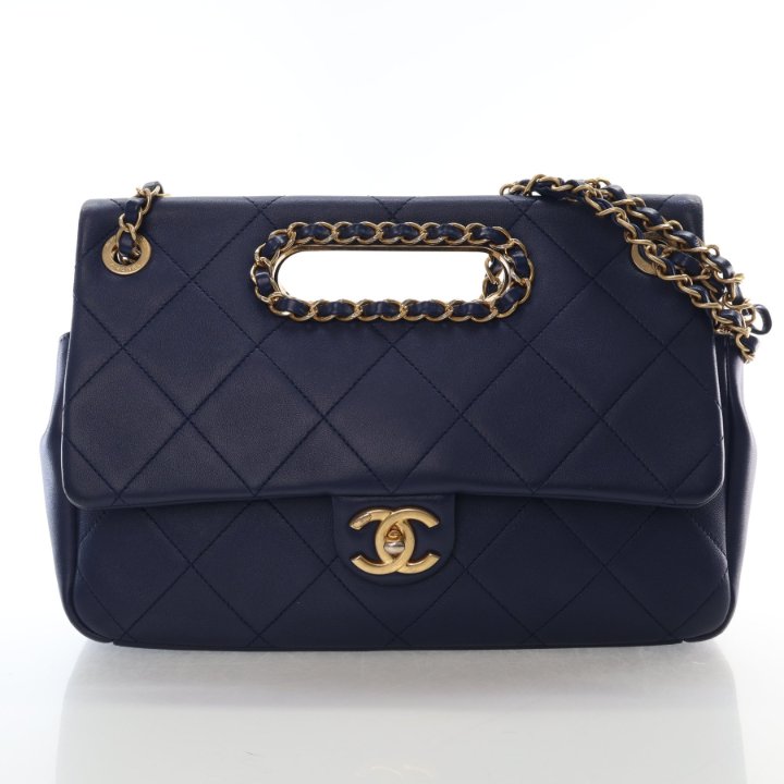 チェルシー Chanel Large Calfskin A Real Catch Flap Bag – Luxe Du Jour