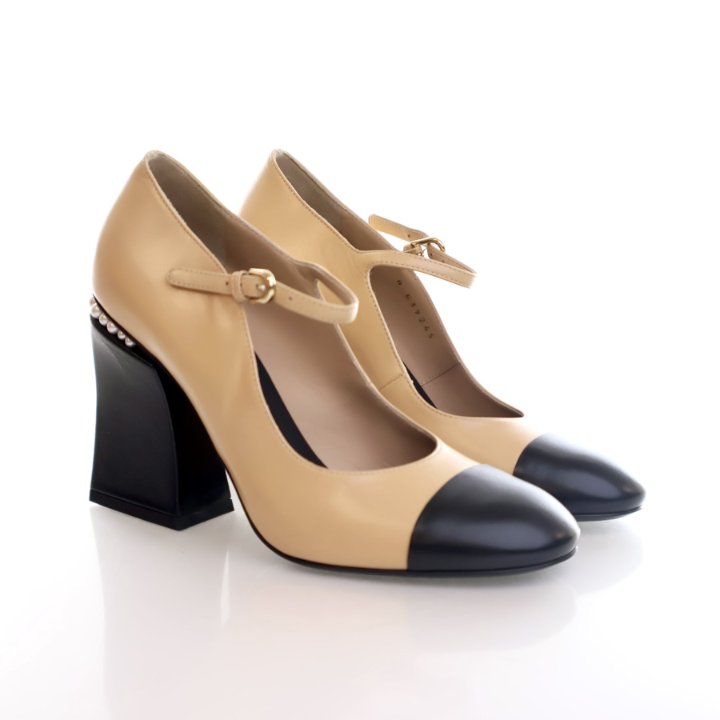 Chanel CC Pearl Mary Jane Pumps Sz 38 – Luxe Du Jour