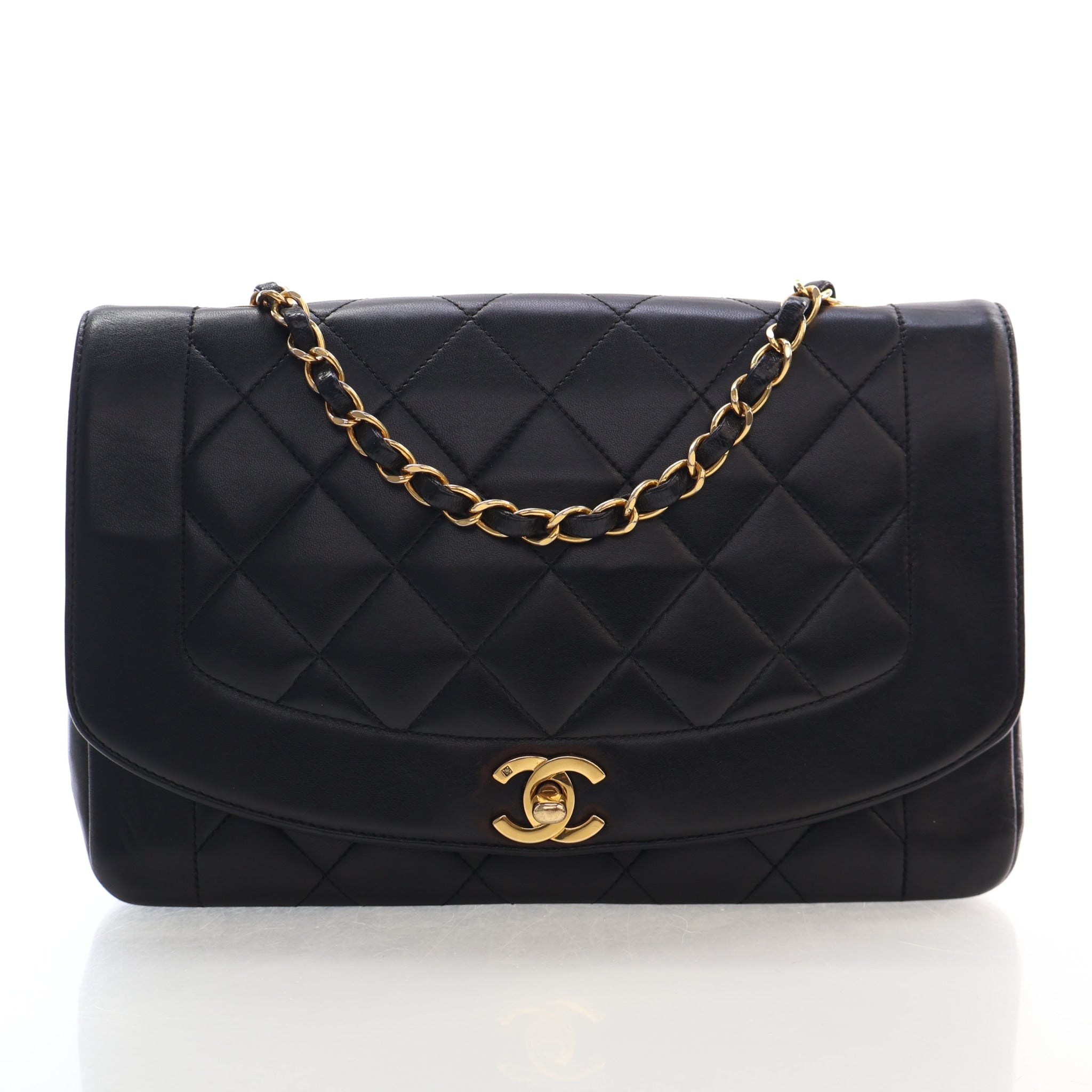 CHANEL ダイアナ マトラッセ 25 flap bag vintage Chanel Medium Lambskin Vintage Diana Flap Bag – Luxe Du Jour