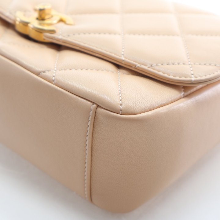 Pre-Owned Chanel Flap Bag Small Lambskin CC Coin, corner and edge detail, photo 10 of 18