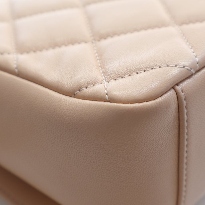 Pre-Owned Chanel Flap Bag Small Lambskin CC Coin, corner and edge detail, photo 16 of 18