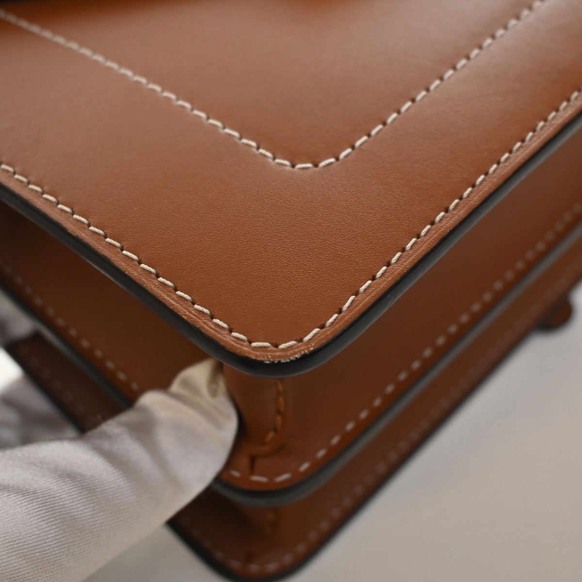 Pre-Owned Louis Vuitton Monogram Sac Biface, corner and edge detail