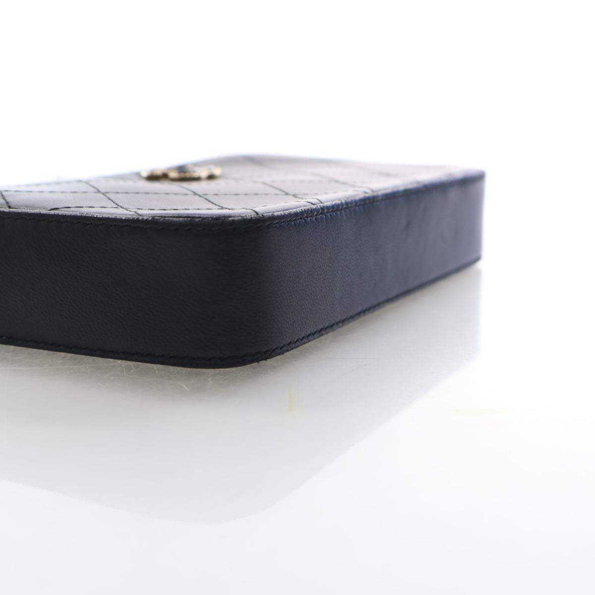 Pre-Owned Chanel Wallet On Chain Lambskin Double Zip, side view