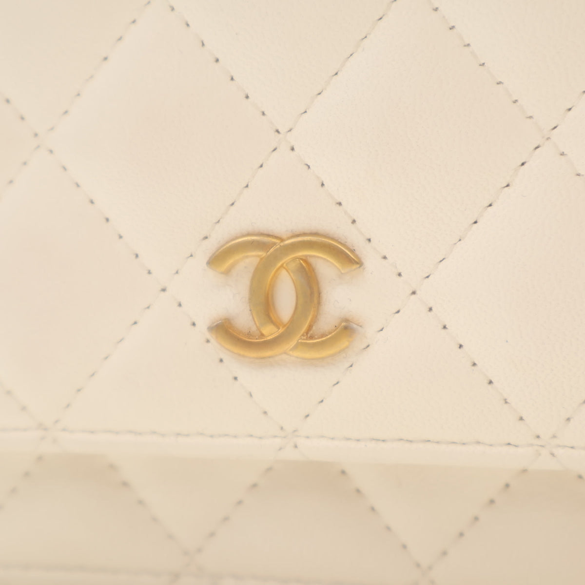 Pre-Owned Chanel Wallet On Chain Lambskin WOC, gold embossed logo detail