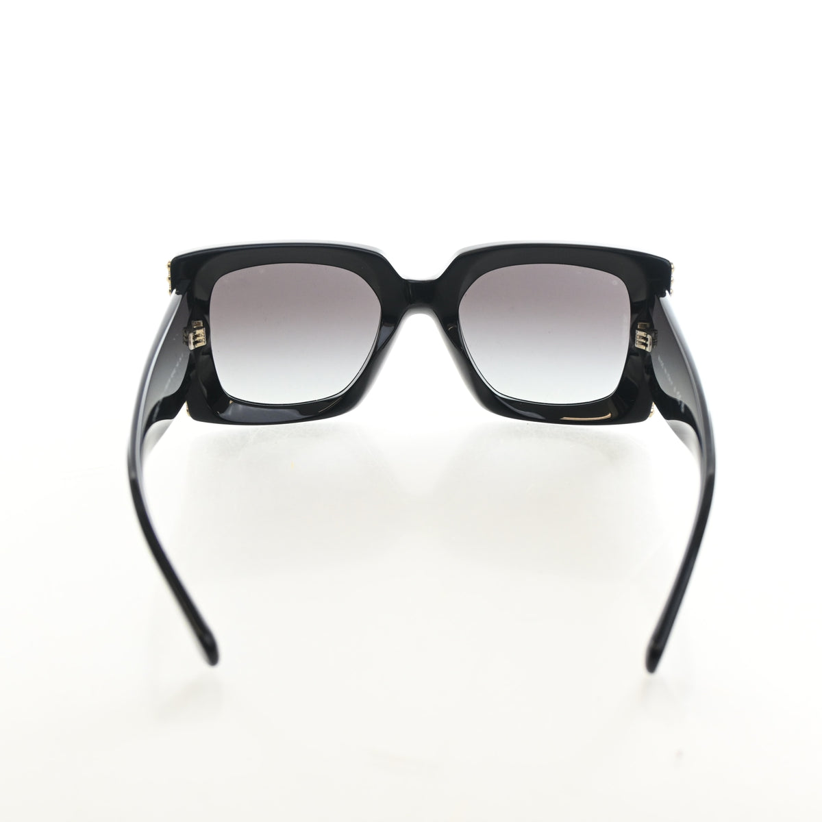 Pre-Owned Chanel Sunglasses Pearl CC, front view