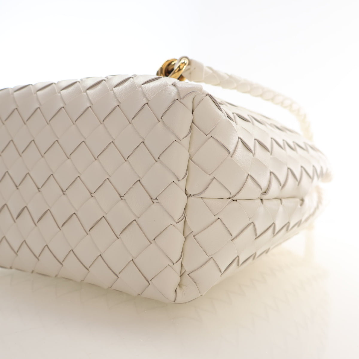 Pre-Owned Bottega Veneta Andiamo Small Intrecciato Lambskin Bucket, base and feet view, photo 8 of 15