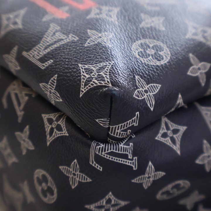 Pre-Owned Louis Vuitton Backpack Monogram Ink Upside Down Apollo, corner detail