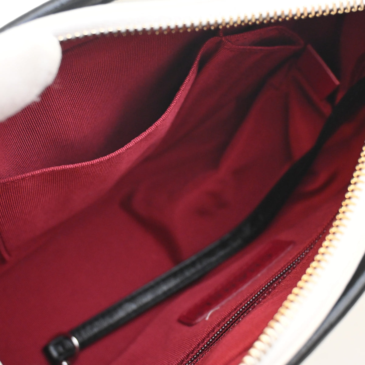 Pre-Owned Chanel Hobo Small Aged Calfskin Gabrielle, open interior