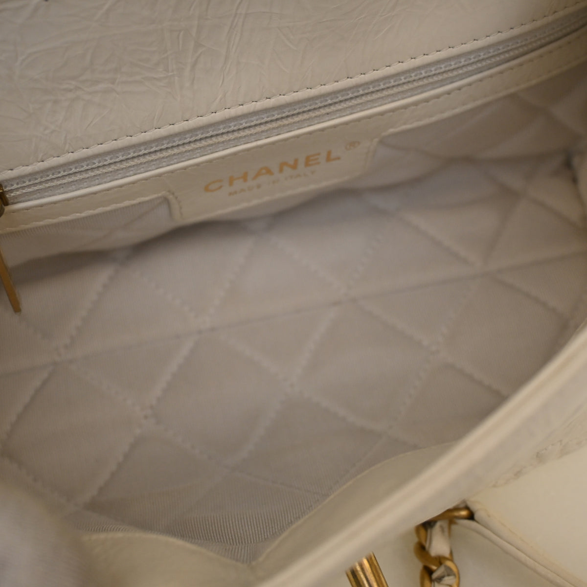 Pre-Owned Chanel Flap Bag Crumpled Calfskin Embossed, open interior with lining