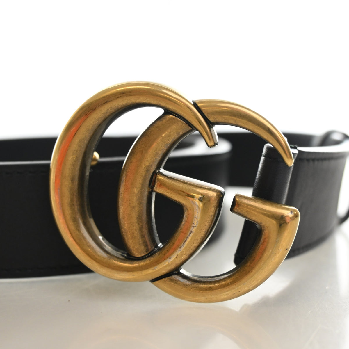 Pre-Owned Gucci Marmont Sz Calfskin Belt 85/34, gold hardware close-up, authenticated at Luxe Du Jour
