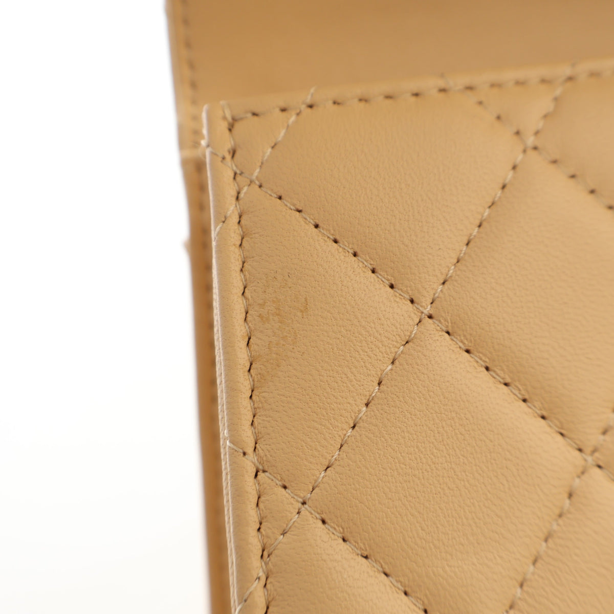 Pre-Owned Chanel Top Handle Lambskin Flap Bag Pearl, corner and edge detail, photo 16 of 19
