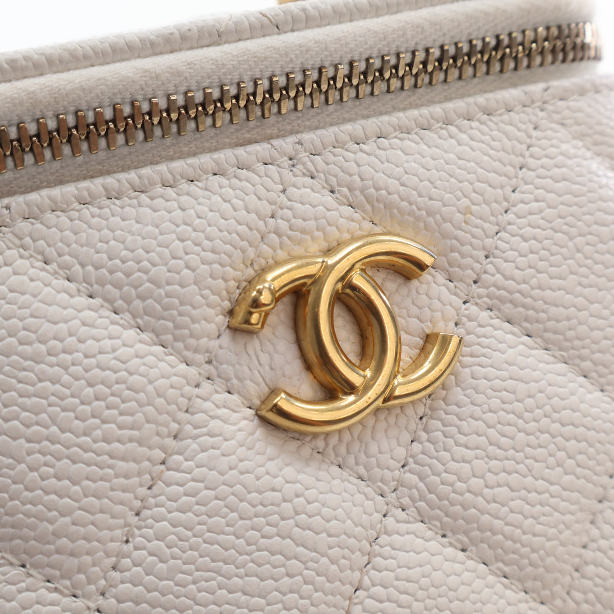 Pre-Owned Chanel Vanity Case Mini Caviar Leather Sweetheart Crush, gold embossed logo detail
