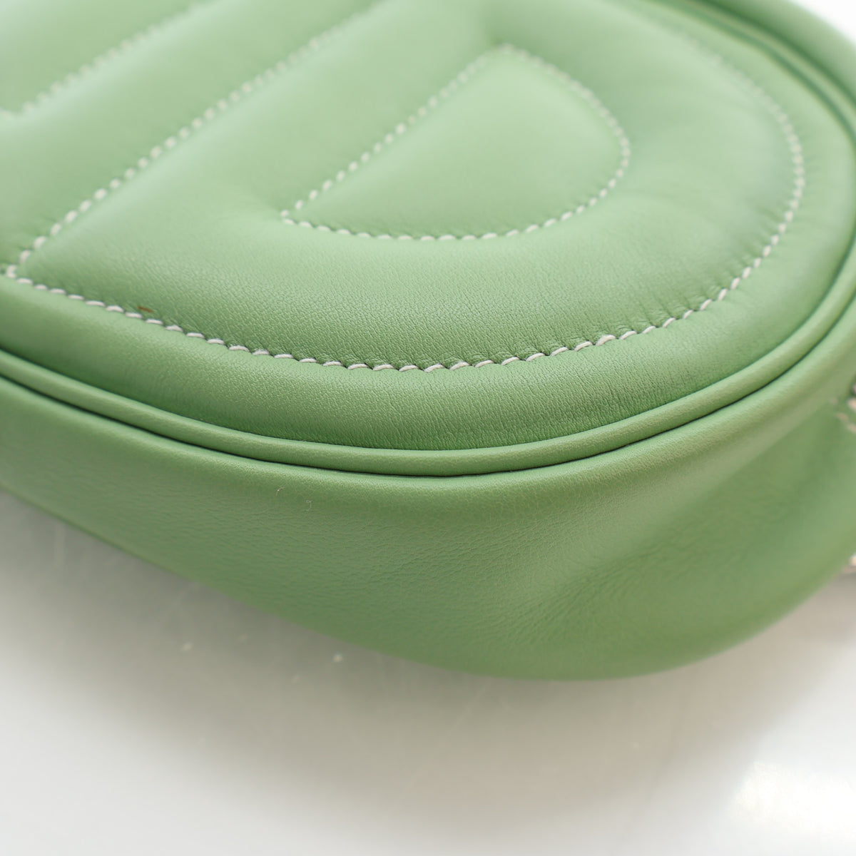 Pre-Owned Hermès Belt Bag Vert Criquet Swift Leather In-the-loop, side profile, photo 8 of 17