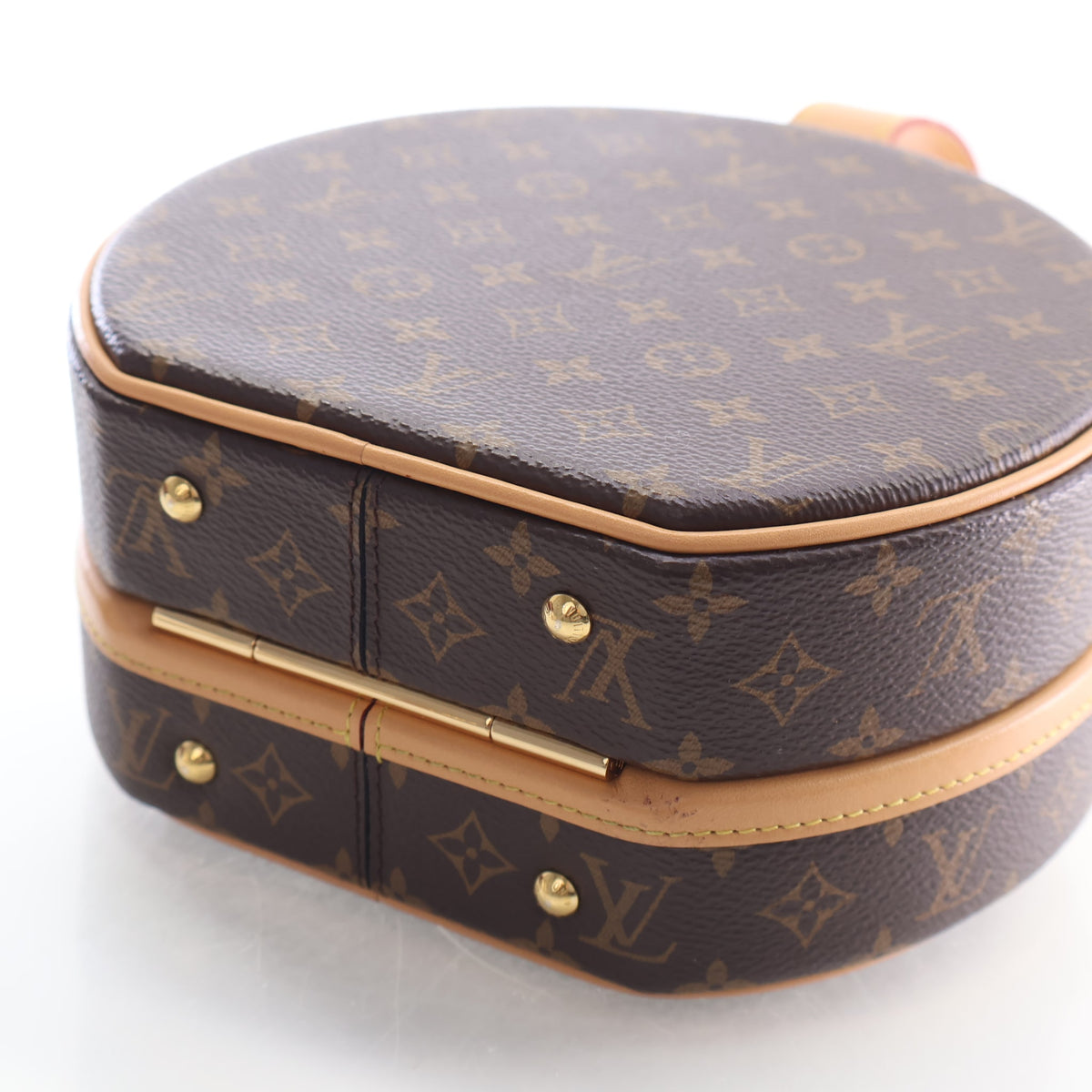 Pre-Owned Louis Vuitton Monogram Petite Boite Chapeau, base and feet view, photo 15 of 18