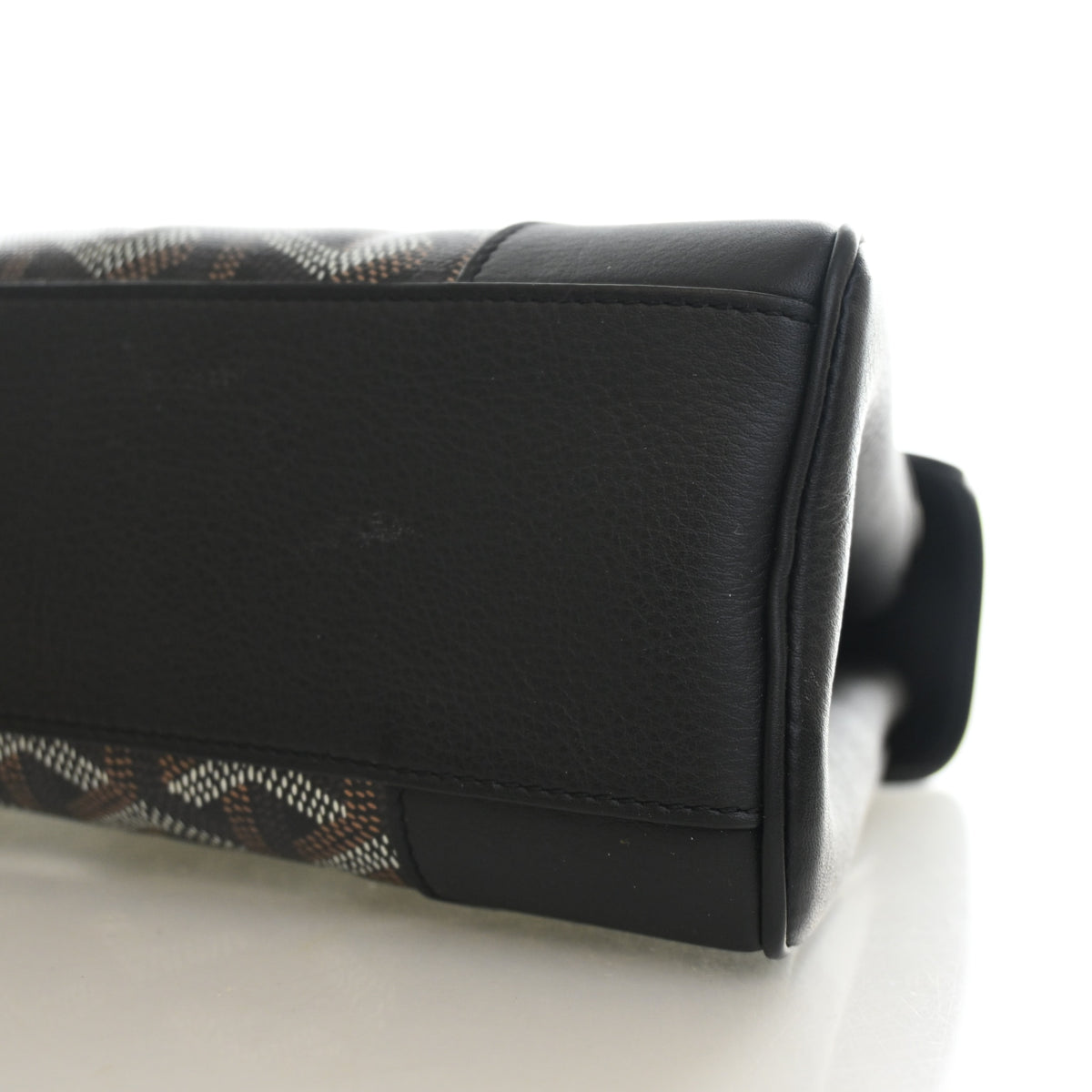 Pre-Owned Goyard Mini Goyardine Saigon, base and feet view, photo 7 of 13
