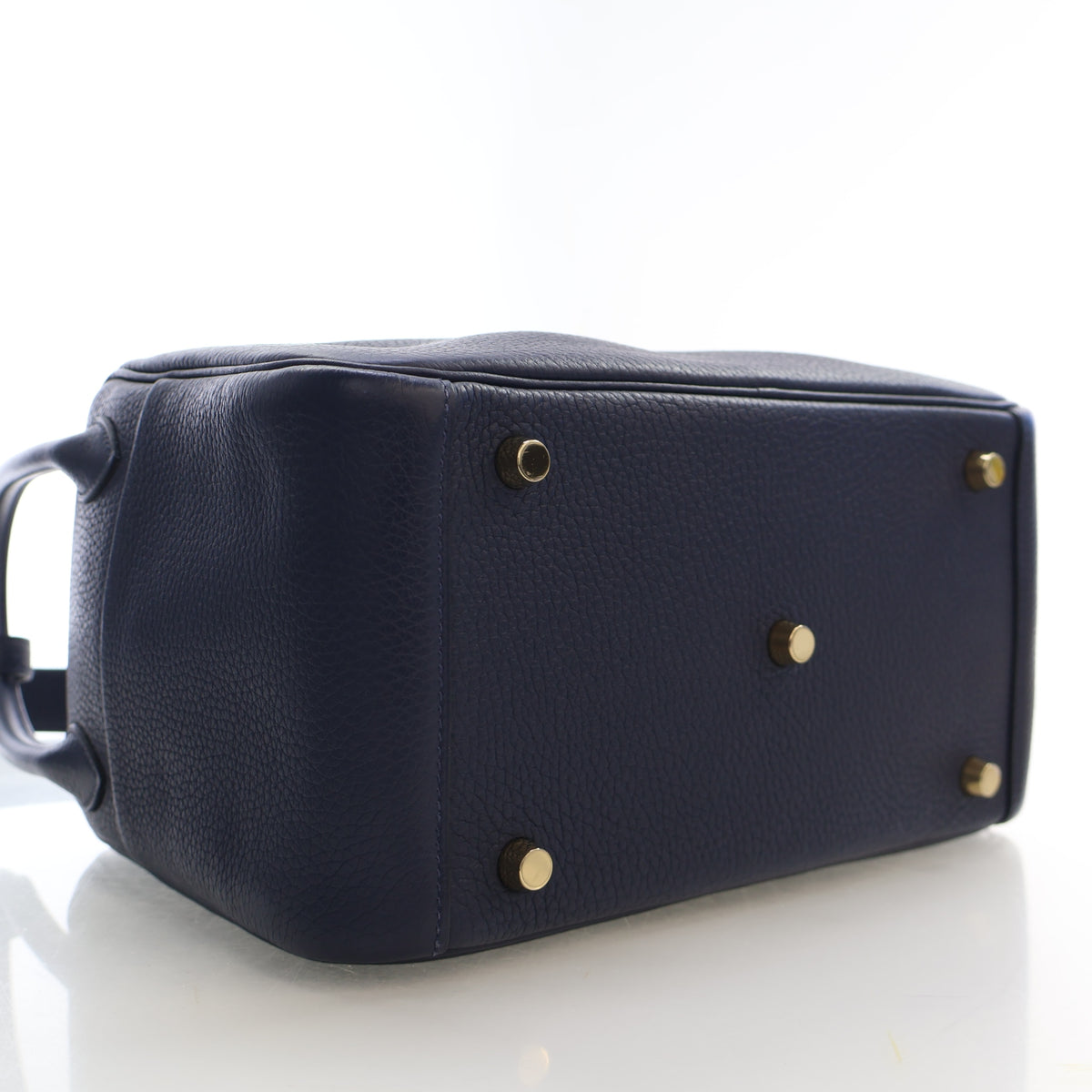 Pre-Owned Hermès Lindy 30 Bleu Nuit Clemence Leather, base and feet view