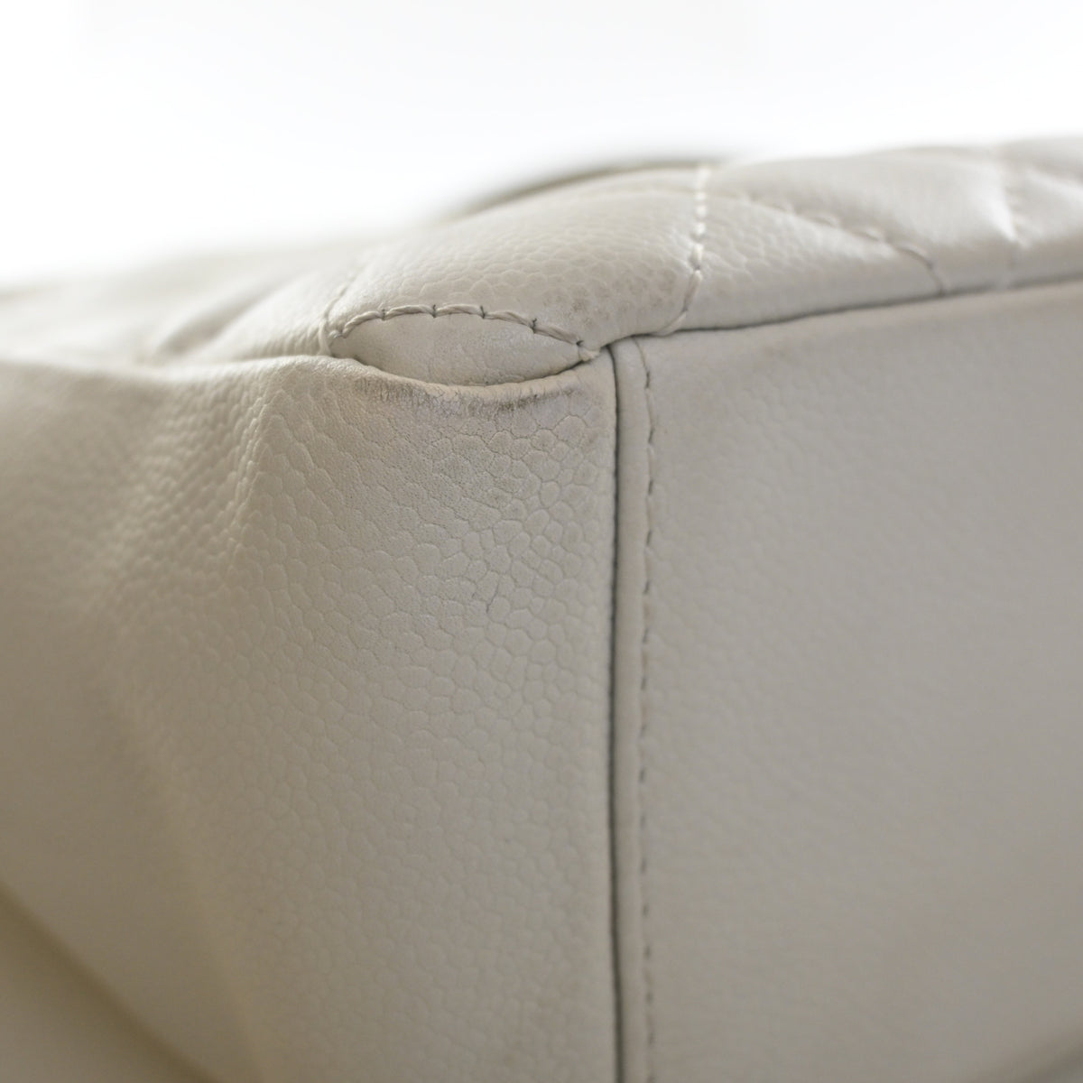Vintage Chanel Shopping Tote Caviar Leather Petite, corner and edge detail