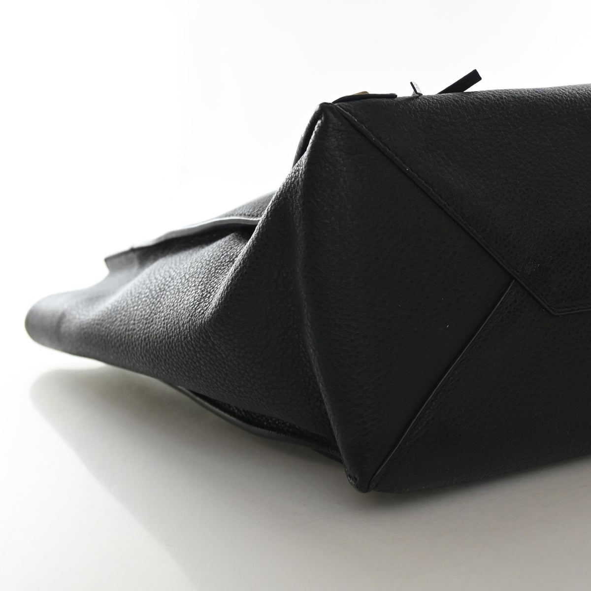 Pre-Owned Balenciaga Tote Calfskin Papier, corner and edge detail