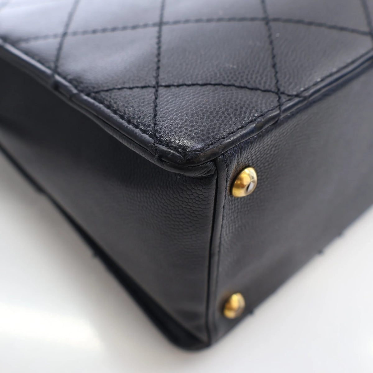 Vintage Chanel Flap Bag Caviar Leather Square, corner and edge detail