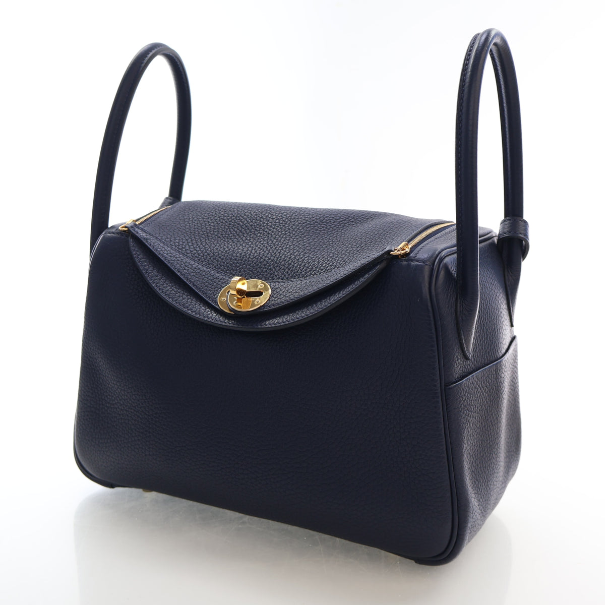 Pre-Owned Hermès Lindy 30 Bleu Nuit Clemence Leather, three-quarter view