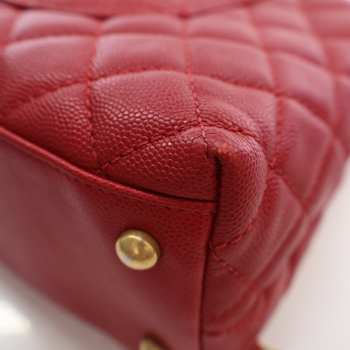 Pre-Owned Chanel Top Handle Medium Caviar Leather Flap Bag, corner and edge detail, photo 13 of 17