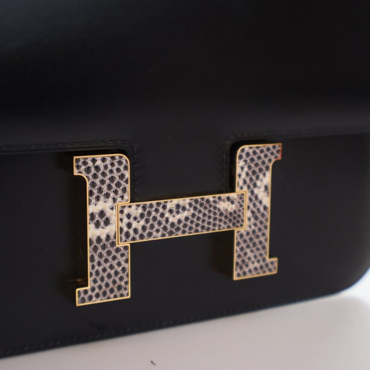 Pre-Owned Hermès Constance 24 Black Box Touch, gold hardware close-up