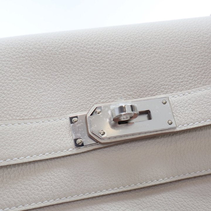 Pre-Owned Hermès Kelly Messenger PM Beton, silver hardware close-up