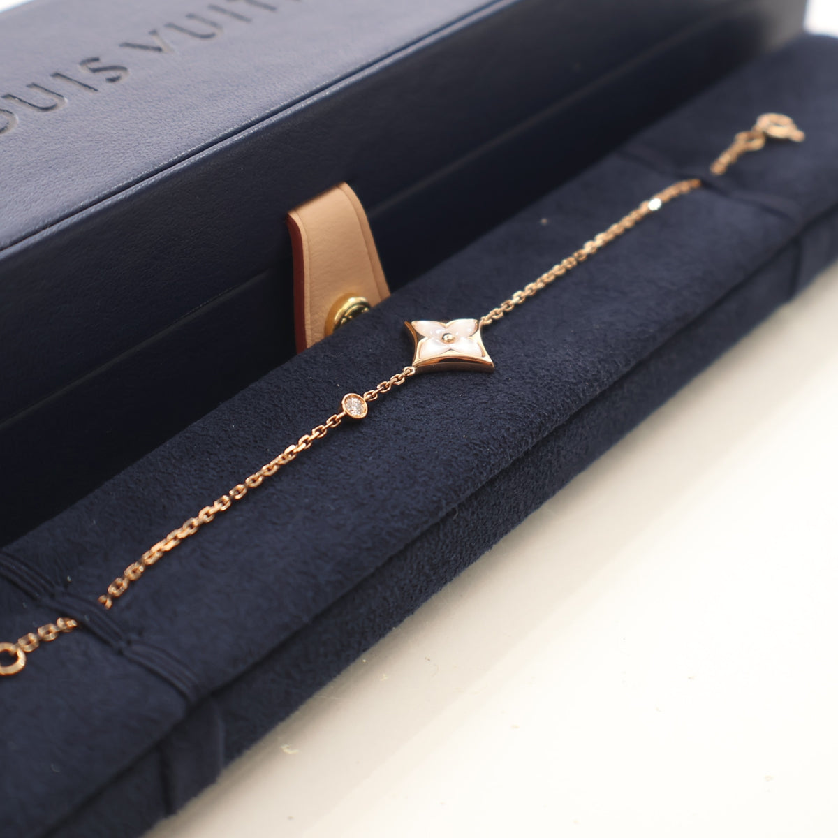Louis Vuitton 18K Pink Gold Mother of Pearl Blossom BB Star Bracelet, photo 5 of 9