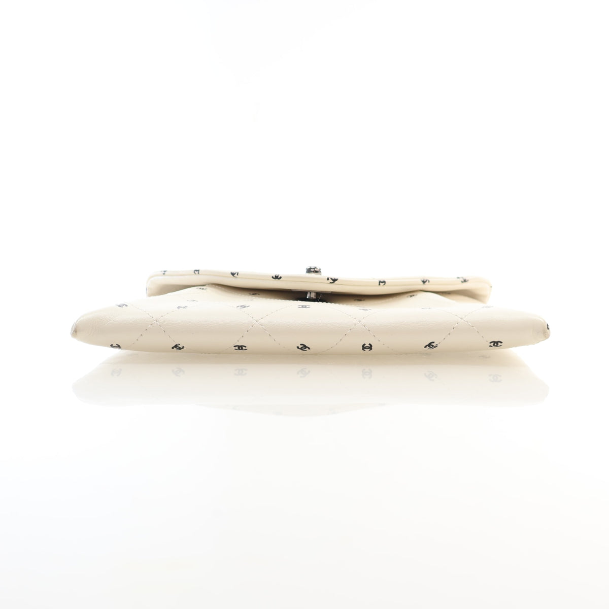 Pre-Owned Chanel Envelope Lambskin Clutch With Chain, side profile, photo 9 of 19