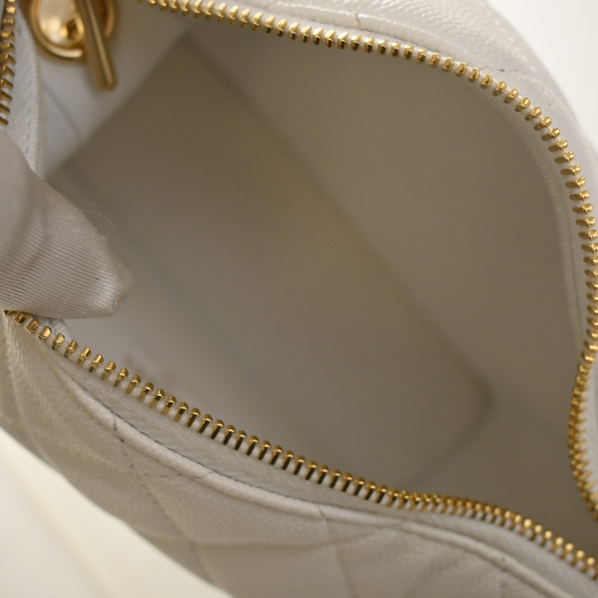 Chanel Caviar Hobo Clutch With Chain, photo 13 of 15
