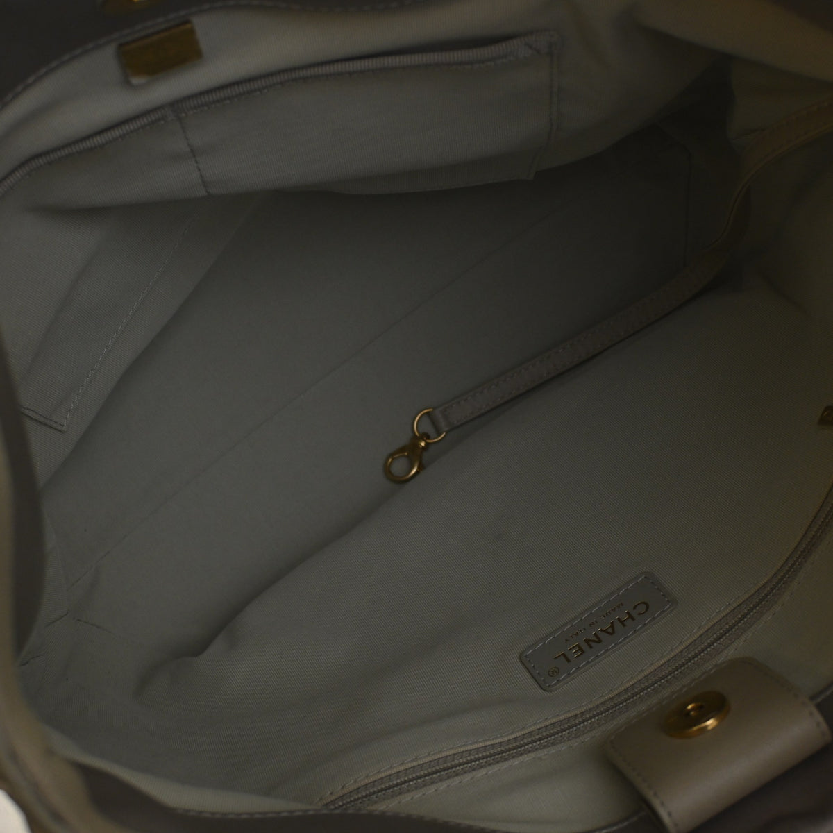 Chanel Maxi Mixed Fibers Lifestyle Shopping Bag, photo 12 of 15