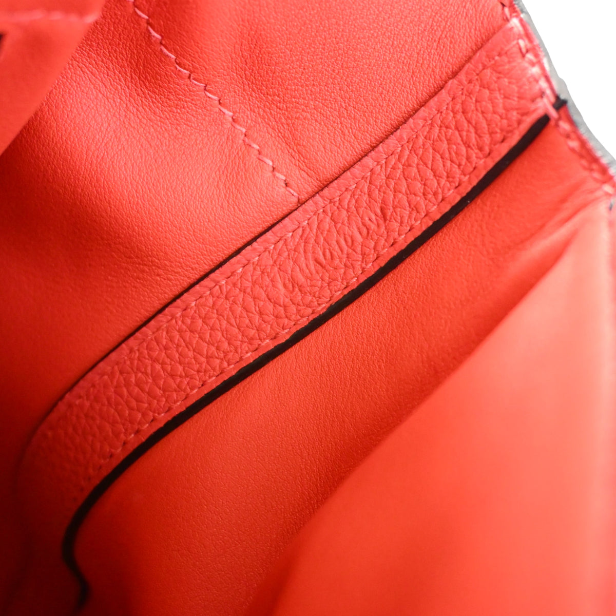 Pre-Owned Hermès 35 Rouge Pivoine Clemence Leather 24/24, open interior