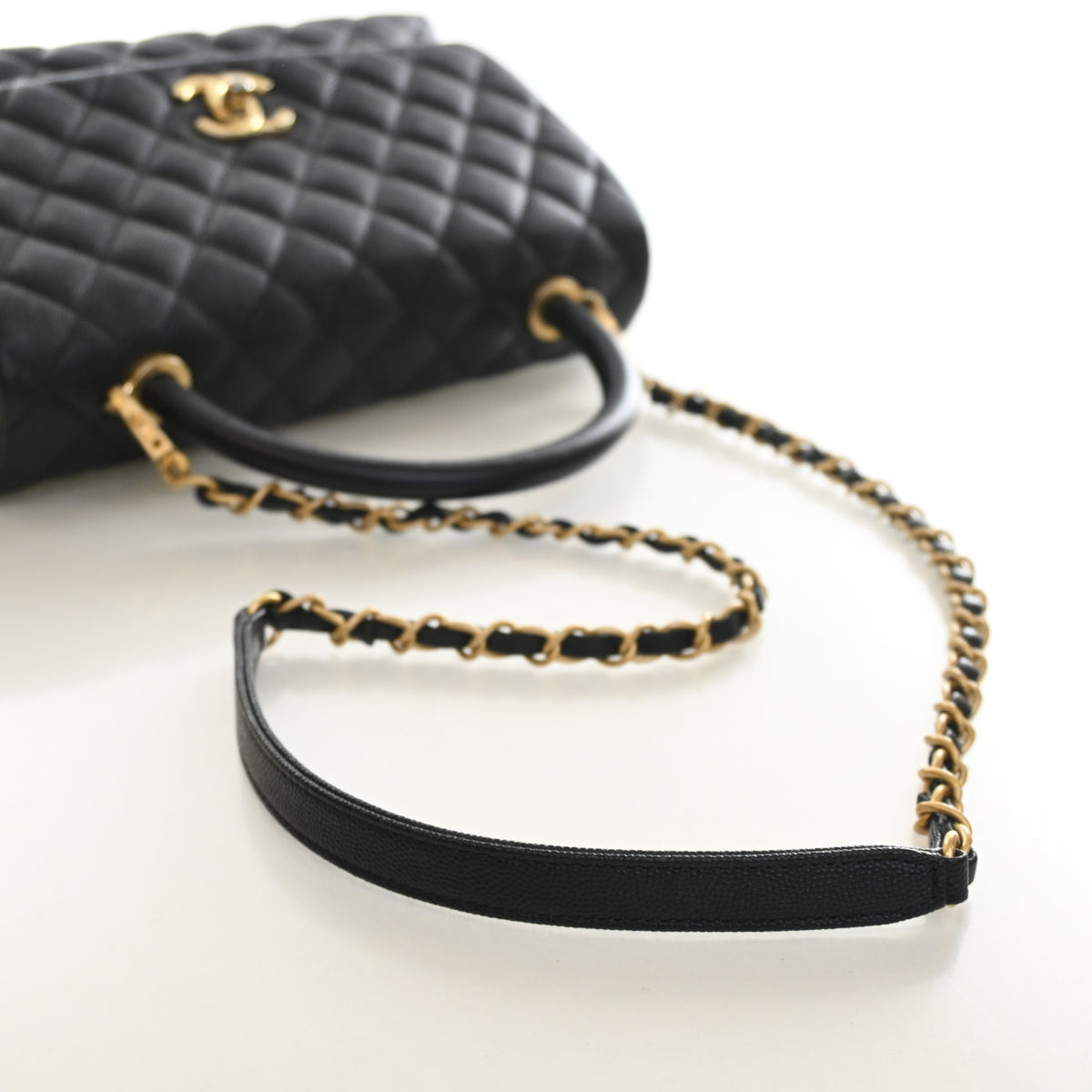 Pre-Owned Chanel Coco Handle Medium Caviar Leather Bag, strap and chain detail