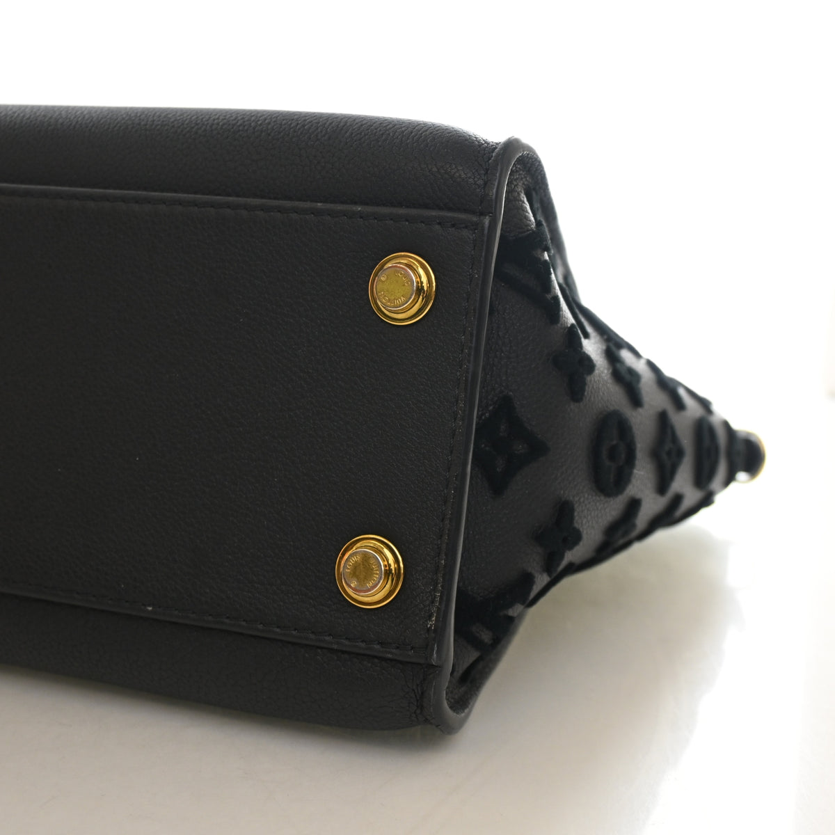 Louis Vuitton Calfskin On My Side MM, photo 8 of 18