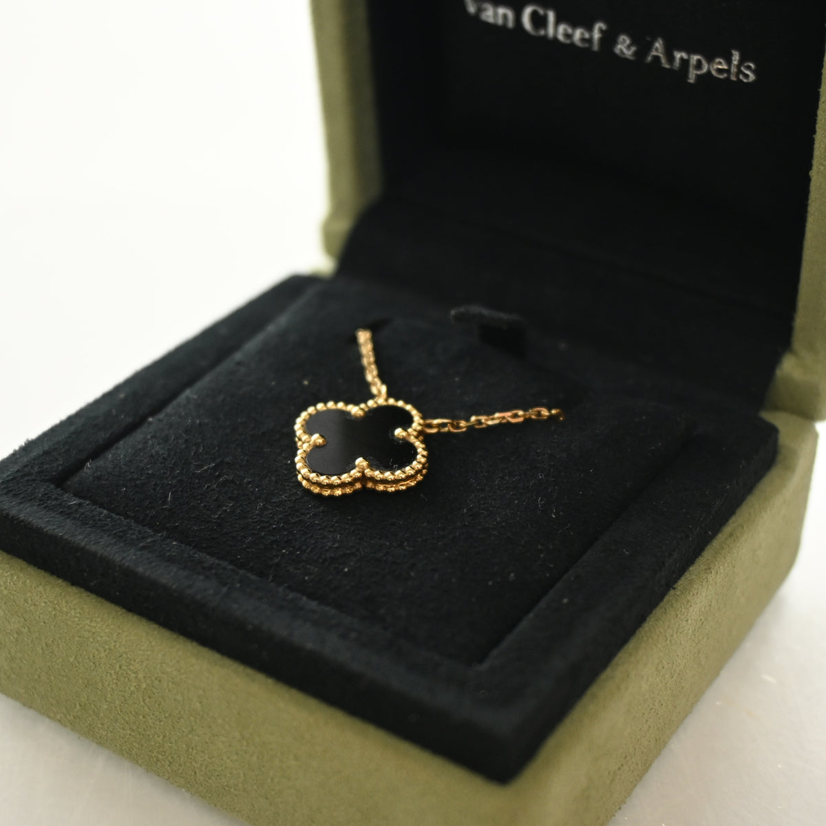 Van Cleef & Arpels Onyx Vintage Alhambra Pendant, photo 5 of 7