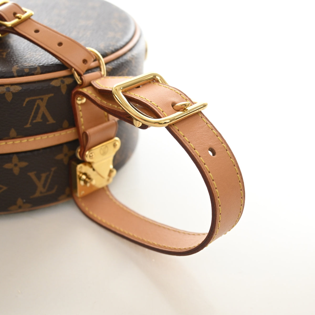Pre-Owned Louis Vuitton PM Monogram Boite Chapeau, gold hardware close-up