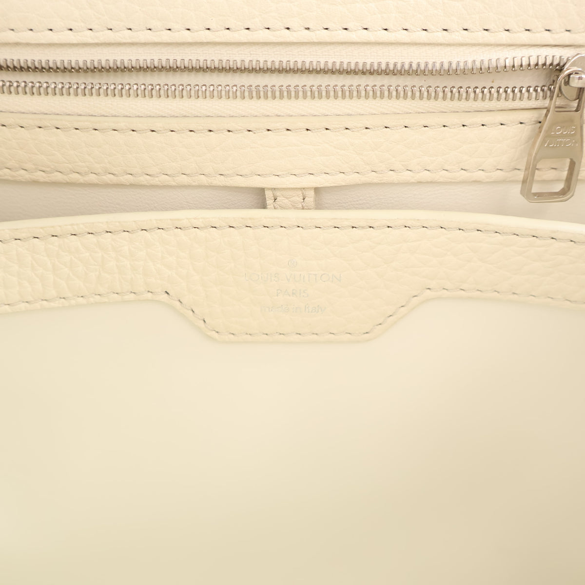 Pre-Owned Louis Vuitton MM Taurillon Capucines, open interior with lining, photo 14 of 15