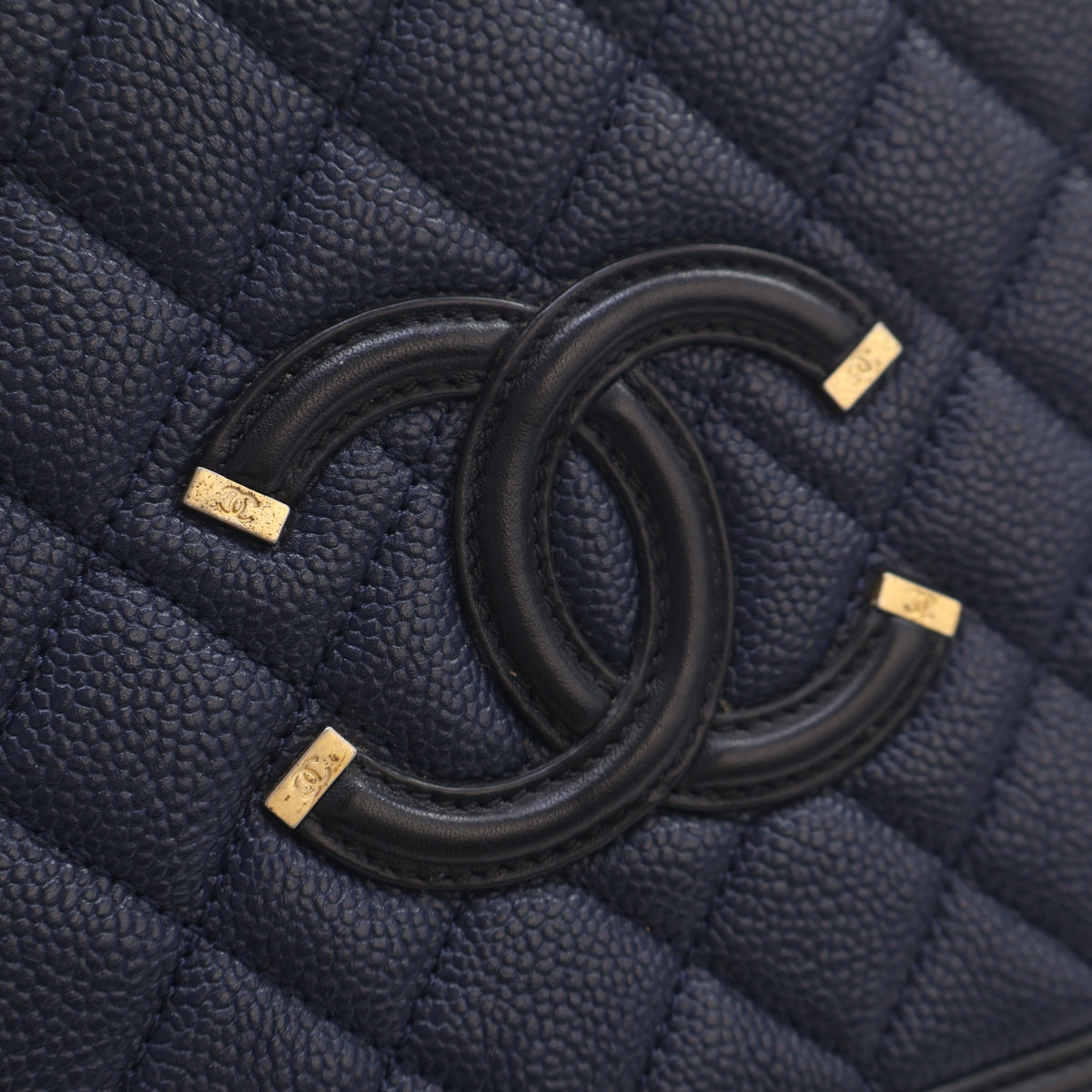 Chanel Medium Caviar CC Filigree Vanity Case, photo 4 of 16