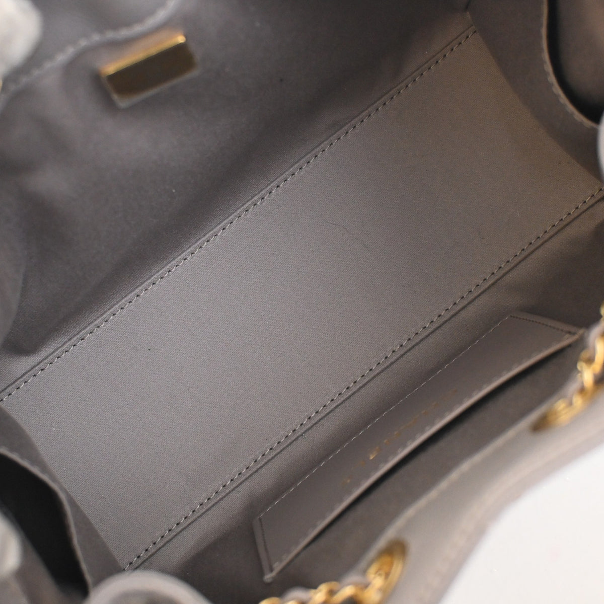 Pre-Owned Chanel Hobo Mini Caviar Leather 25, open interior with lining