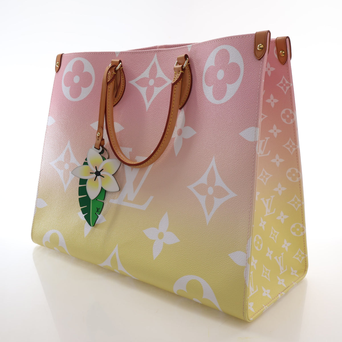 Pre-Owned Louis Vuitton Onthego GM Monogram Giant By The Pool, three-quarter view
