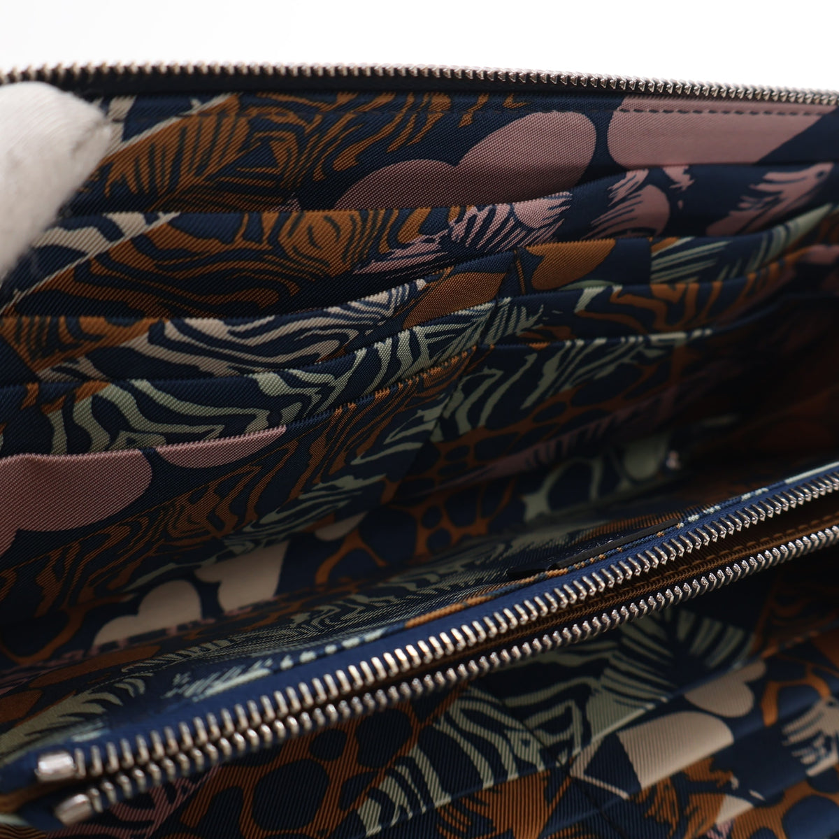 Pre-Owned Hermès Wallet Bleu Noir Evercolor Leather Silk'in Classique Long, open interior with lining, photo 13 of 19