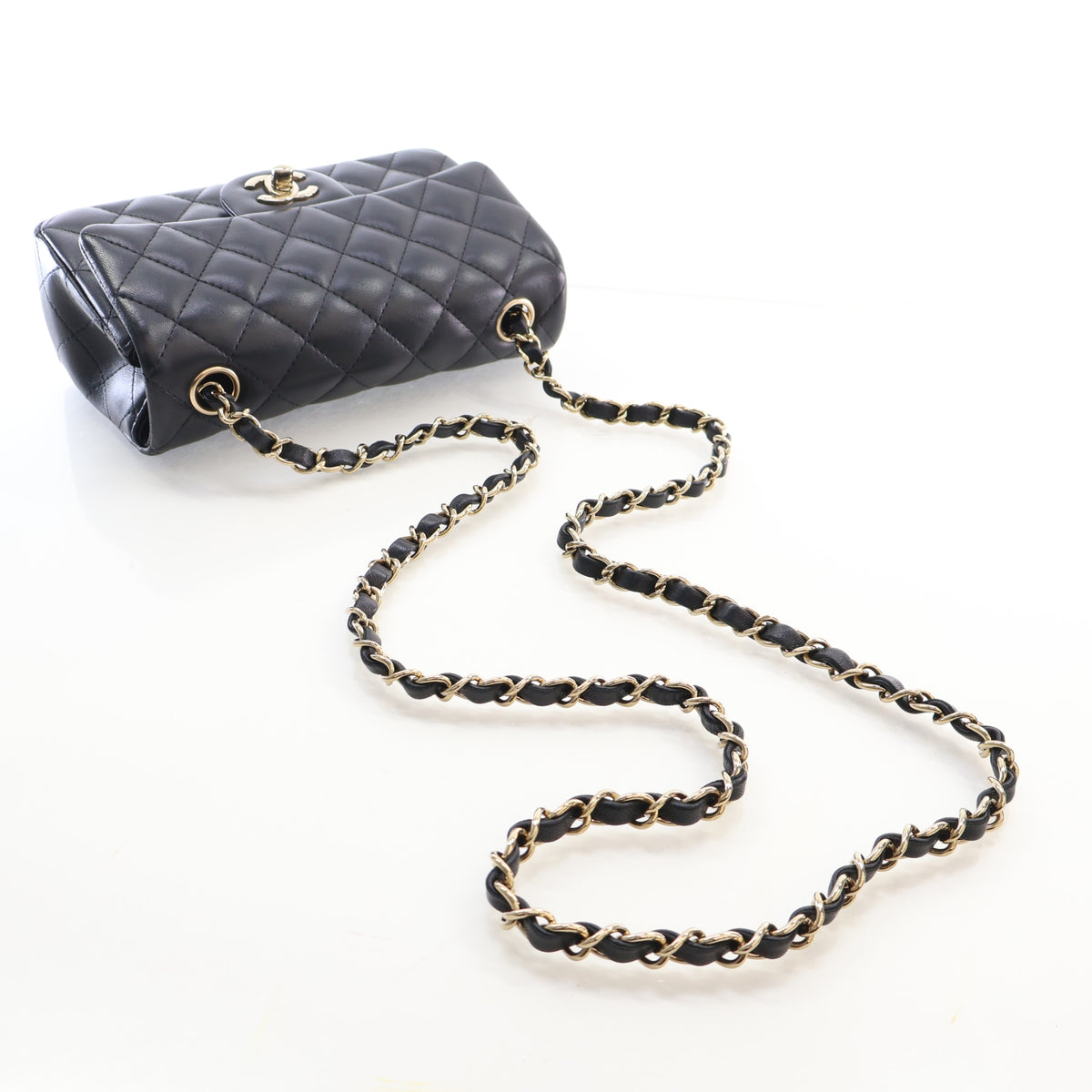Pre-Owned Chanel Flap Bag Small Lambskin Classic Single, strap and chain detail