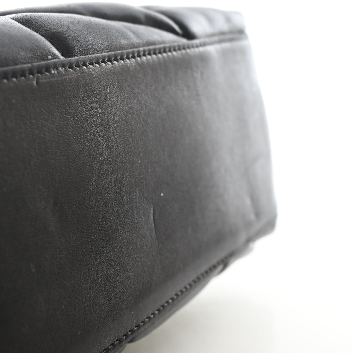 Pre-Owned Saint Laurent Loulou Medium Lambskin Puffer, corner and edge detail