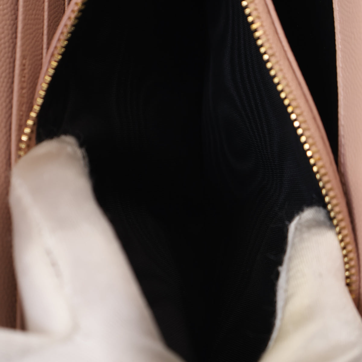 Pre-Owned Saint Laurent Chain Wallet Calfskin Cassandre Envelope, open interior with lining, photo 18 of 19