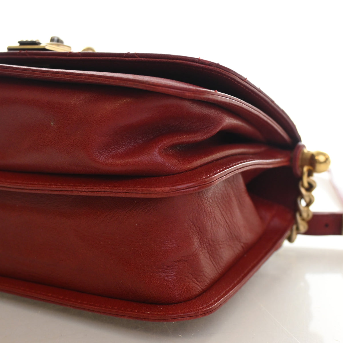 Pre-Owned Chanel Flap Bag Medium Calfskin Chain, side profile, photo 8 of 19