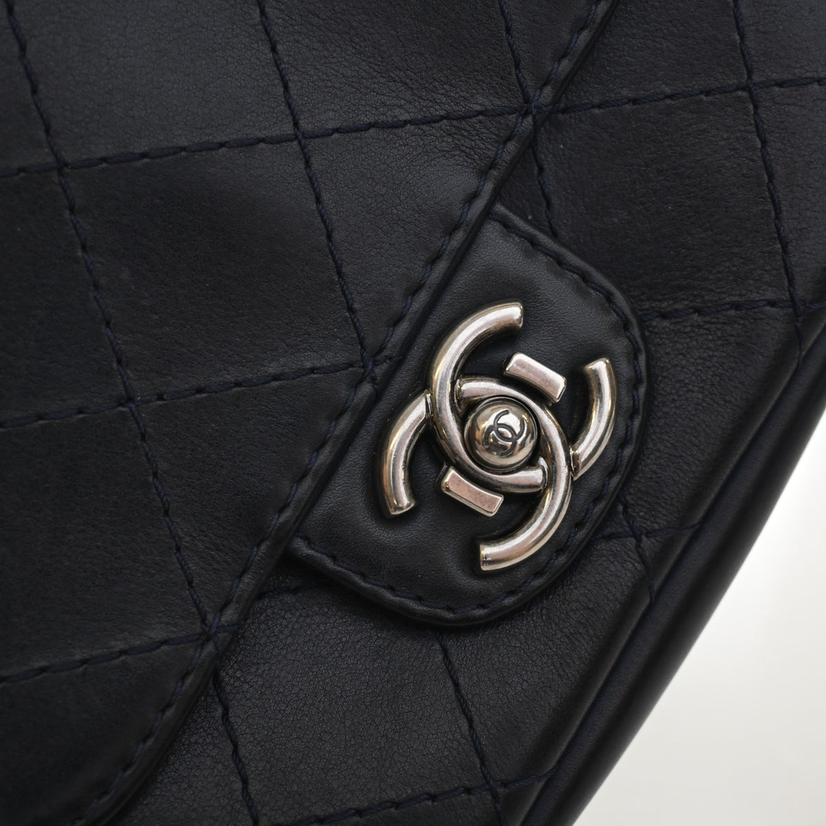 Chanel Small Calfskin Stitch CC Flap, photo 4 of 18