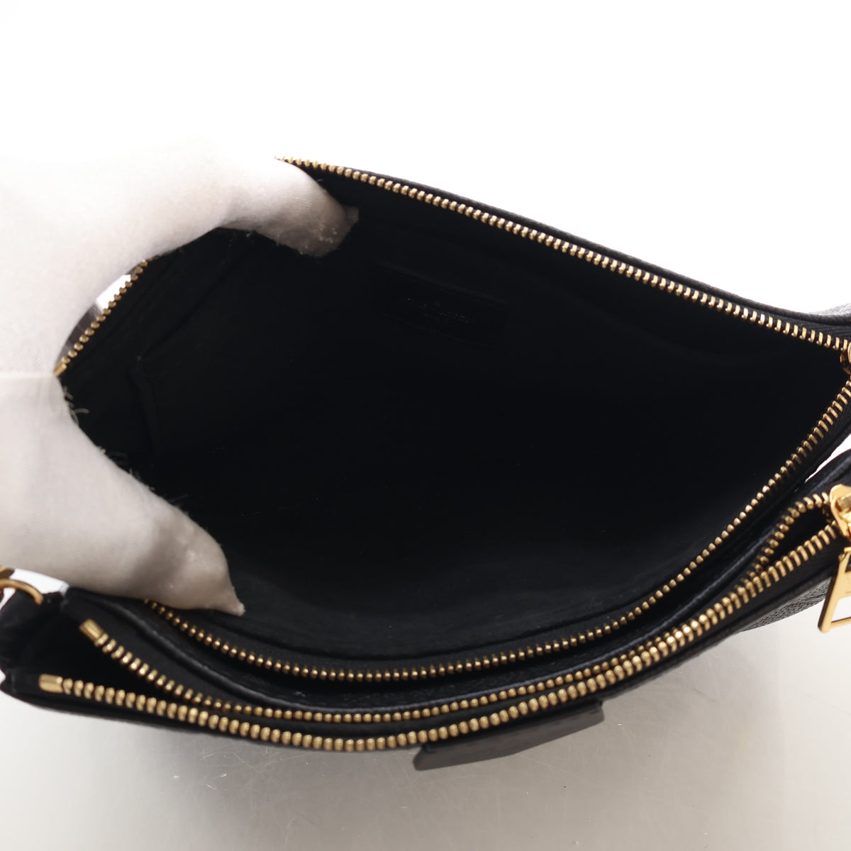 Pre-Owned Louis Vuitton Monogram Empreinte Giant Multi-pochette Accessoires, open interior with lining