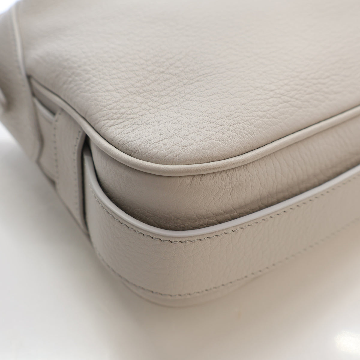 Pre-Owned Celine Medium Calfskin Romy, corner and edge detail