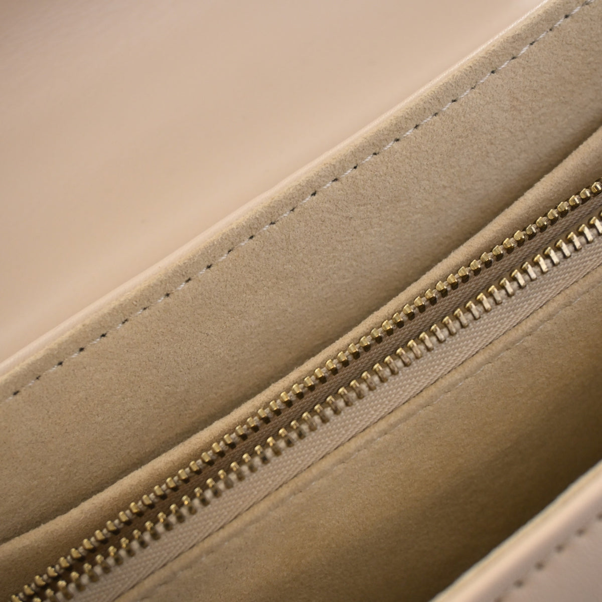 Louis Vuitton Calfskin Hold Me New Wave, photo 19 of 20