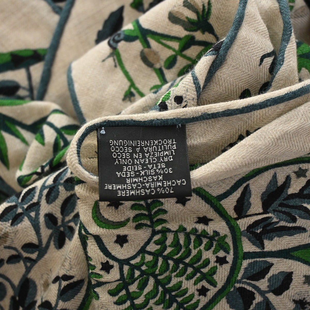 Pre-Owned Hermès Scarf Plantes Officinales Triangle, interior label and date code